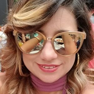 Meet your Posher, Ana